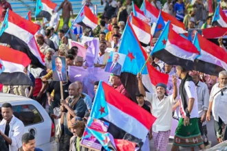 قبائل شبوة تحتشد في عتق رفض قاطع لقرار اعتقال بن لسود وتحذيرات من صدام وشيك