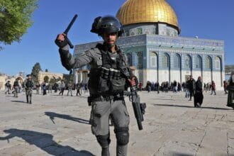 غضب عربي وإسلامي وإفريقي.. إدانات واسعة لإغلاق إسرائيل المسجد الأقصى