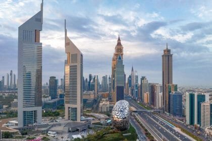 القطاع الخاص الإماراتي يسجل أسرع معدل نمو في 12 شهراً