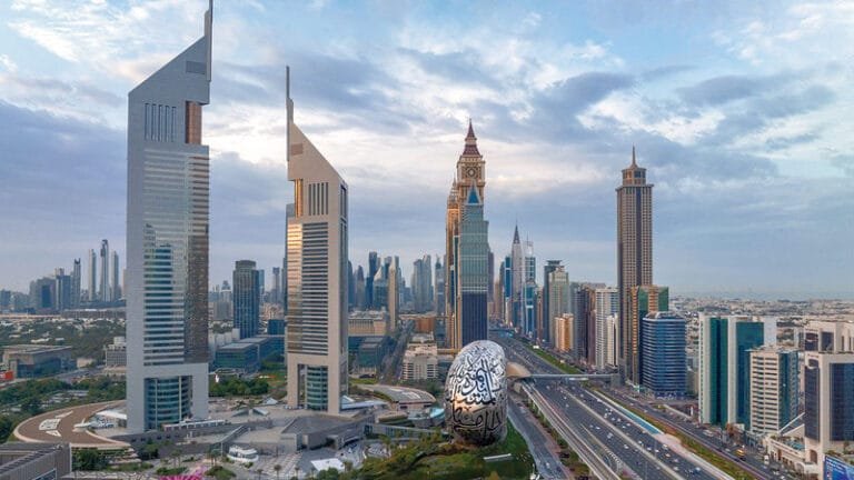 القطاع الخاص الإماراتي يسجل أسرع معدل نمو في 12 شهراً