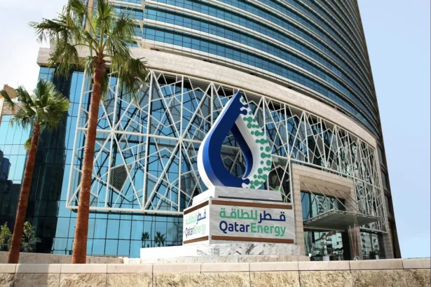 قطر للطاقة تؤكد سلامة جميع العاملين بعد هجمات صاروخية