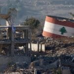 لبنان على حافة الانهيار.. سيناريو "غزة جديدة" وحرب إيرانية الصنع تلتهم الأخضر واليابس