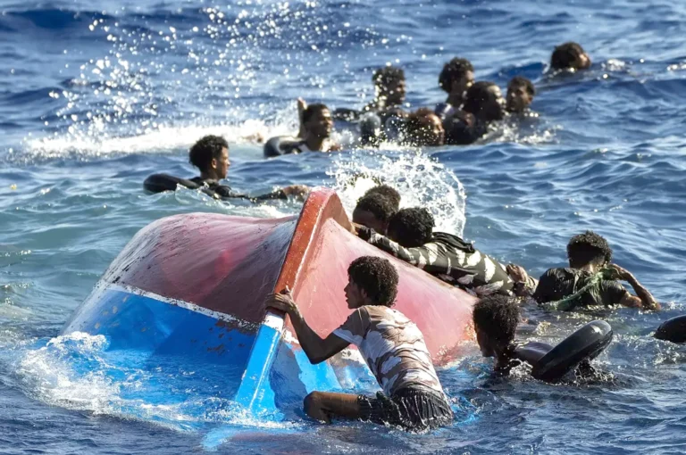 مأساة في المتوسط: مصرع 22 مهاجراً ونجاة 21 آخرين قبالة سواحل اليونان