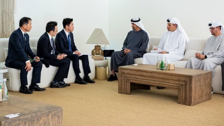 رئيس الإمارات يستقبل مبعوث الرئيس الكوري الجنوبي