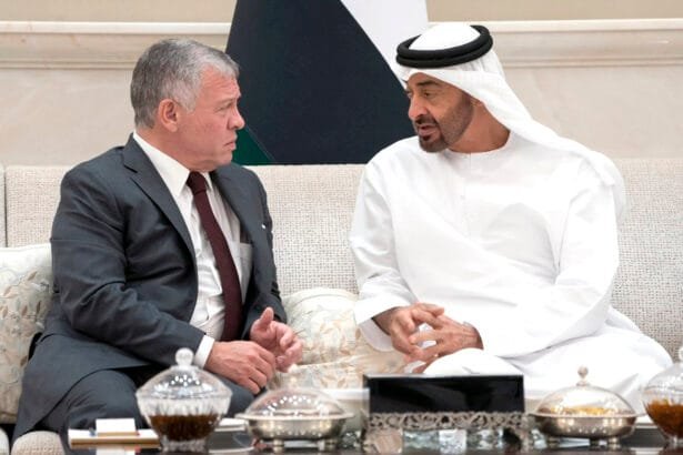 محمد بن زايد يلتقي ملك الأردن في أبوظبي