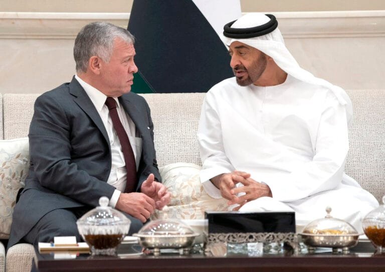 محمد بن زايد يلتقي ملك الأردن في أبوظبي