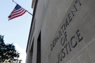 القضاء يحمل عمالقة التكنولوجيا مسؤولية الإهمال في تصميم الخوارزميات الإدمانية.