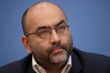 برلين تحذر: إيران لم تستخدم "كامل قوتها" بعد.. وباب المندب هو الهدف القادم