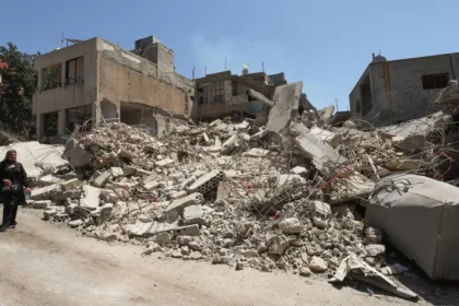 رئيس الوزراء اللبناني يعلن استعدادات حكومية لإيواء نازحي الجنوب