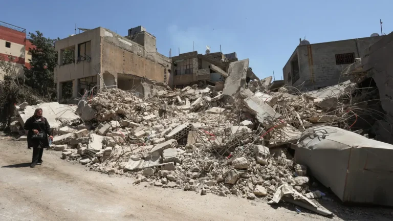 Lebanese Prime Minister announces government preparations to house displaced people from the south