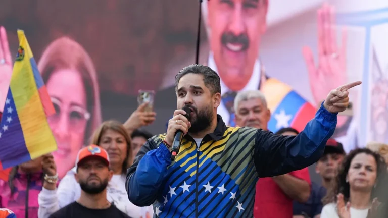 بين "تفاؤل" النجل و"جحيم" الواقع: تفاصيل حياة مادورو وزوجته في سجن نيويورك