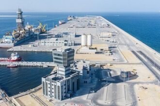 عاجل - هجوم بمسيرتين على ميناء الدقم في عُمان يُسفر عن وفاة عامل