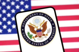 الخارجية الأمريكية تأمر موظفيها غير الأساسيين بمغادرة سلطنة عمان فورًا