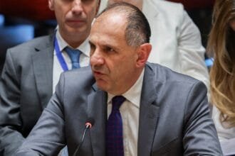 اليونان تحسم موقفها من حرب الشرق الأوسط: لن ننجر إلى الصراع