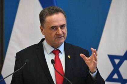 كاتس يلوح بـ "السيطرة المباشرة" على أراض لبنانية: تعليمات لجيش الاحتلال بتوسيع العمليات العسكرية