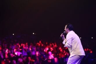 Ehab Tawfik shines in a sold-out concert in Abu Dhabi