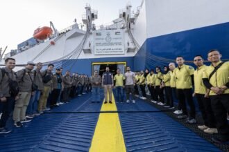 الفارس الشهم 3.. وصول دفعة جديدة من الفريق الطبي الإندونيسي إلى المستشفى الإماراتي العائم بالعريش