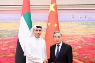 المبعوث الخاص لرئيس الإمارات إلى الصين يلتقي وزير الخارجية الصيني