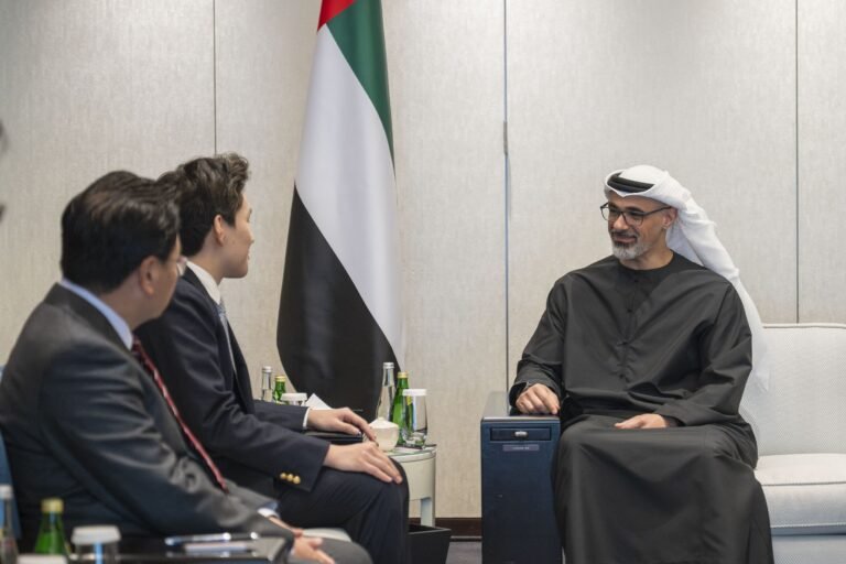 On the sidelines of his official visit to China.. The Crown Prince of Abu Dhabi meets with the chairs of the boards of directors of major Chinese companies
