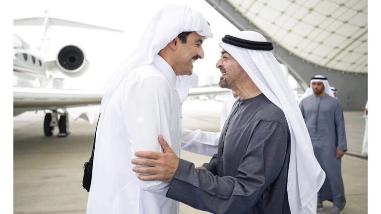 ناقشا التداعيات الخطيرة.. رئيس الإمارات وأمير قطر يبحثان الاعتداءات الإيرانية الإرهابية
