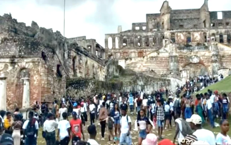 30قتيلاً في تدافع بموقع سياحي شمال هايتي