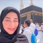 يارا السكري تؤدي مناسك العمرة