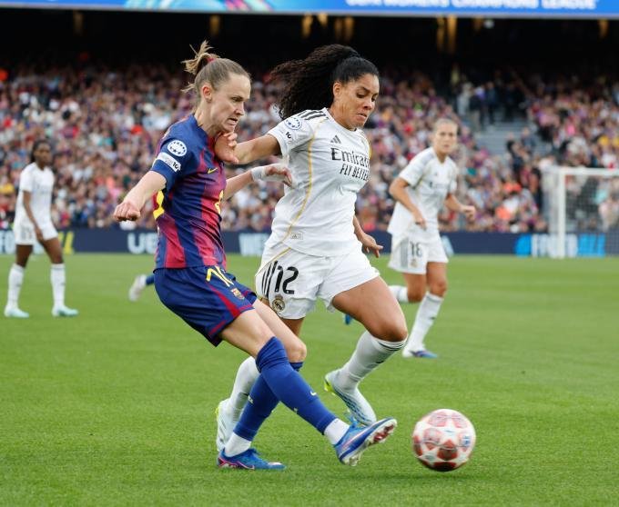 سداسية تاريخية.. سيدات برشلونة يُسقطن ريال مدريد ويعبرن لنصف نهائي الأبطال