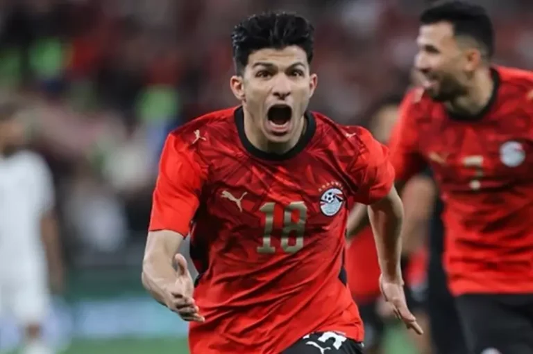 إسلام عيسى لاعب منتخب مصر