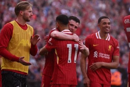 "ترحل كأسطورة".. محمد صلاح يودّع روبرتسون برسالة مؤثرة