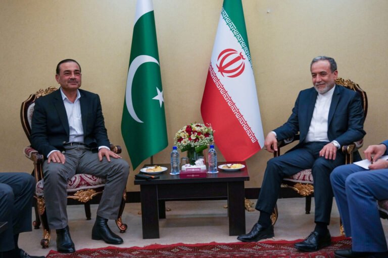 Araqchi presents Iran's vision of negotiations with Washington in Pakistan