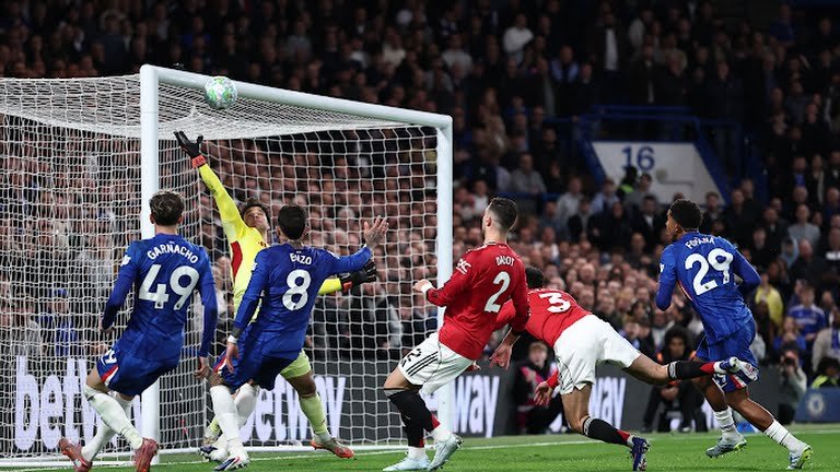 Manchester United defeat Chelsea in the English Premier League