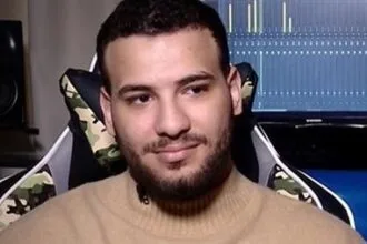 مسلم يفاجئ الجمهور بـ"إيه يا حلوة".Muslim surprises the audience with "Eh Ya Helwa"... and his wife's first appearance sparks reactions. وظهور أول لزوجته يشعل التفاعل