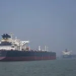 2000 سفينة عالقة في مضيق هرمز رغم الهدنة وسط أزمة سلاسل التوريد.