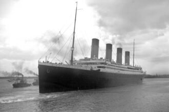 سفينة تيتانيك في رحلتها الأولى والتمثيل السينمائي لغرقها