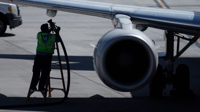 Urgent European warning: Aviation fuel crisis looms and threatens travel within weeks