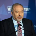 Lieberman attacks Netanyahu's policy towards Tehran and calls for regime change and a shift in confrontation strategy