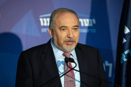 Lieberman attacks Netanyahu's policy towards Tehran and calls for regime change and a shift in confrontation strategy