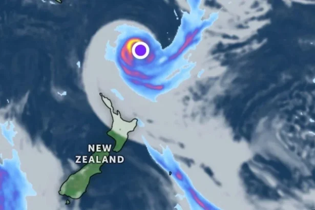 New Zealand declares a state of emergency and orders the evacuation of thousands in preparation for Cyclone Vaiano