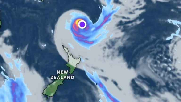 نيوزيلندا تعلن حالة الطوارئ وتأمر بإخلاء الآلاف تأهبا لإعصار "فايانو"