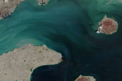 Breaking - Iran announces closure of the Strait of Hormuz following Trump's statements