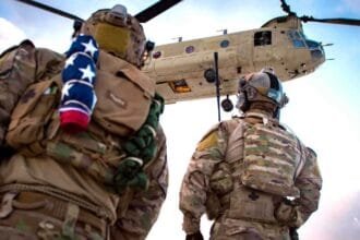 عملية معقدة داخل إيران.. "أكسيوس" يكشف كواليس إنقاذ ضابط أمريكي بغطاء جوي ودعم بري