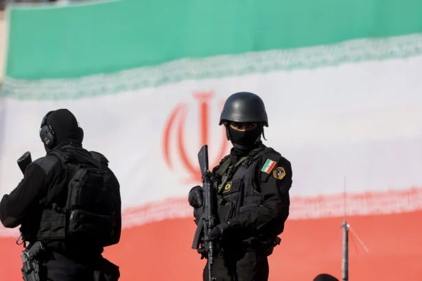 Iran arrests 50 people on charges of "espionage" and identifying military targets for missiles