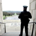 إيرلندا الشمالية على صفيح ساخن تصعيد انتقامي يلاحق رجال الأمن في عقر دارهم