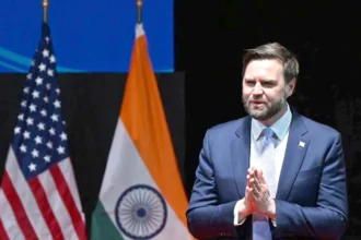 اجتماعات مكثفة بالبيت الأبيض تؤجل مغادرة فانس إلى إسلام آباد