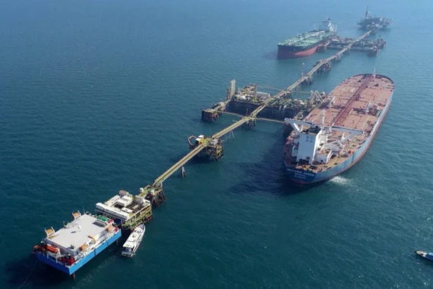 Iraq resumes oil exports from all fields as the Strait of Hormuz reopens