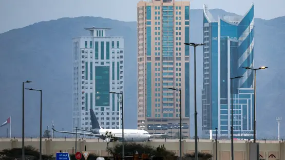 عاجل - الفجيرة: التعامل مع حادث استهداف مبنى "دو" بطائرة مسيرة دون إصابات