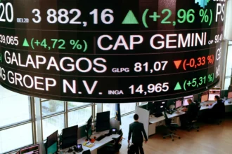 الأسهم الأوروبية تتراجع وسط مخاوف "مضيق هرمز" وترقب لنتائج أرباح الشركات