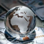 بلومبرغ: الاقتصاد العالمي يدخل مرحلة "النمو الأبطأ والتضخم الأعلى" في 2026