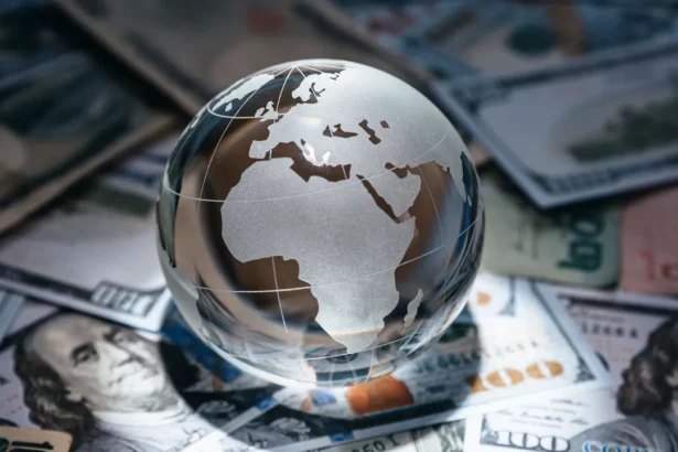 Bloomberg: The global economy will enter a phase of "slower growth and higher inflation" in 2026