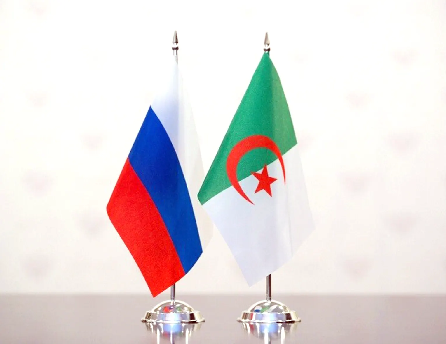 Algeria and Moscow strengthen their strategic partnership and discuss regional developments